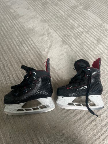 Bauer NS youth skate