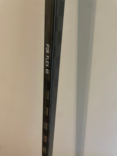 Blackout RH p28 intermediate 65 flex stick