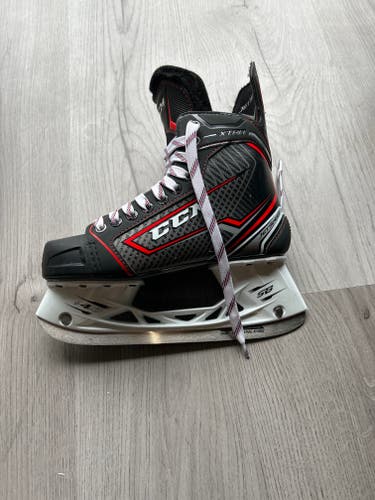 New Senior CCM JetSpeed XTra Hockey Skates Regular Width Size 6