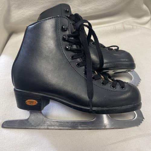 Boys Junior Size 2 Riedell Figure Ice Skates. Black.