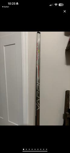 Right Handed P92 Pro Stock Vapor Hyperlite Hockey Stick