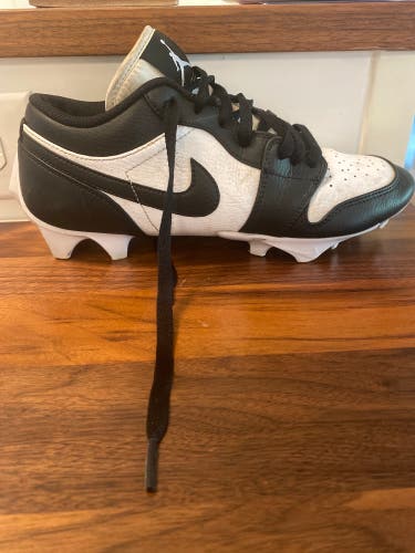 Used Men's Low Top Molded Cleats