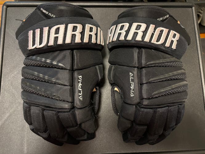 Used  Warrior 14"  Alpha QX Pro Gloves