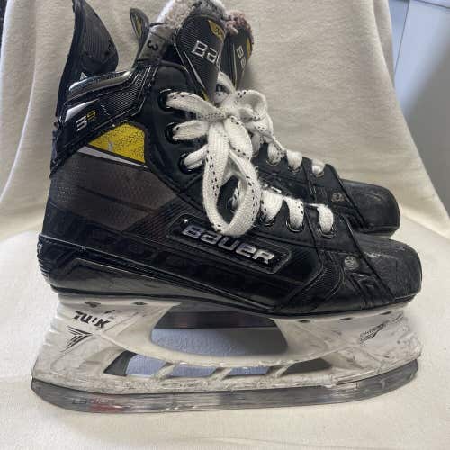 Junior Size 3 Bauer Supreme 3S PRO Ice Hockey Skates