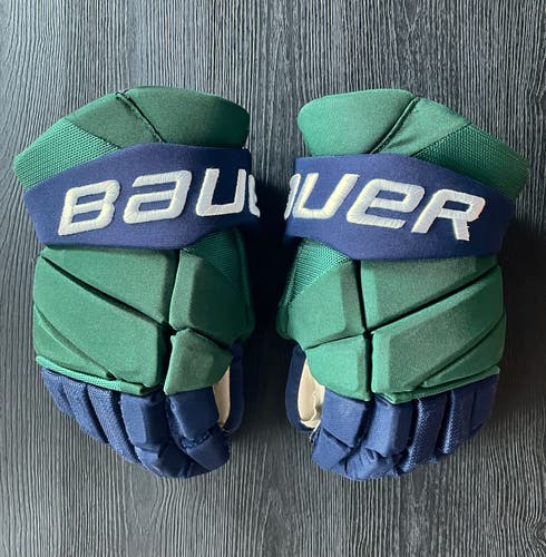 Bauer Vapor Hyperlite Gloves 14" Pro Stock | Mercyhurst Lakers