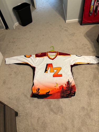 New Mens Size Large Jerseys