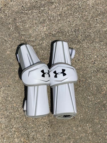 **UltraRare** Used UA Revenant Arm Guards White LG