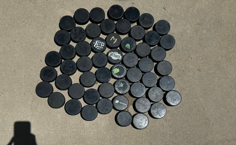 60 Hockey pucks