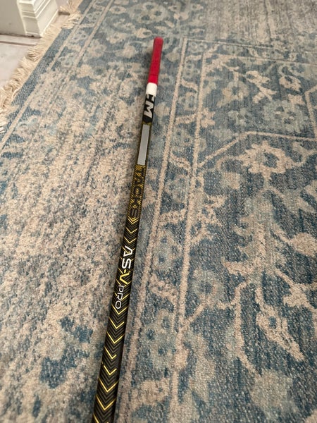 Used Junior CCM Right Handed P28  Super Tacks AS-V Pro Hockey Stick