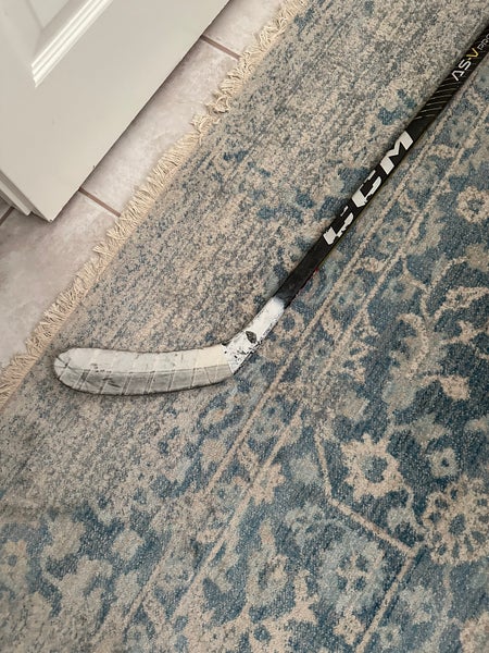 Used Junior CCM Right Handed P28  Super Tacks AS-V Pro Hockey Stick