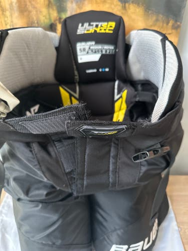 Black Bauer Supreme Ultrasonic Senior Medium Hockey Pants