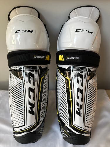 CCM Tacks 9060 Junior Size 13” Shin Pads