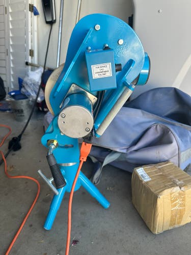 Lacrosse JUGS Machine