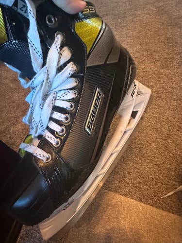 Used Senior Bauer Supreme S37 Hockey Skates Extra Wide Width 12