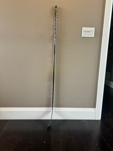 Used Intermediate Bauer Vapor Hyperlite 2 Left Hand Hockey Stick P28