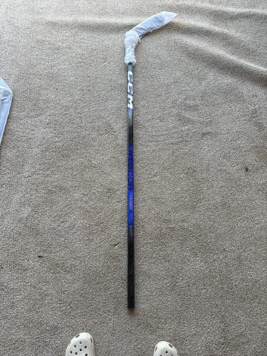 New CCM Right Handed P29 RibCor Trigger 8 Pro Hockey Stick
