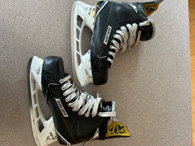 Used Bauer Wide Width 9.5 Supreme Ignite Pro+ Hockey Skates