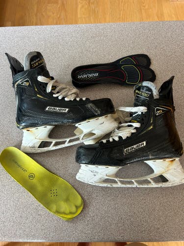 Used Bauer Wide Width 10 Supreme 2S Pro Hockey Skates