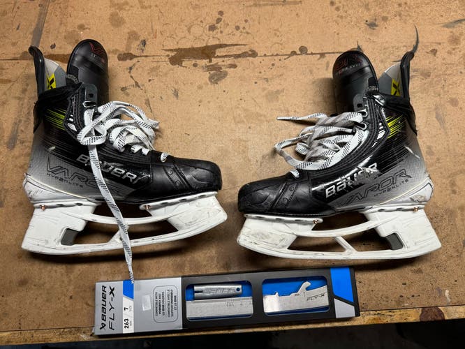 Bauer Vapor Hyperlite 2 Hockey Skates