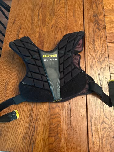 Brine clutch shoulder pads