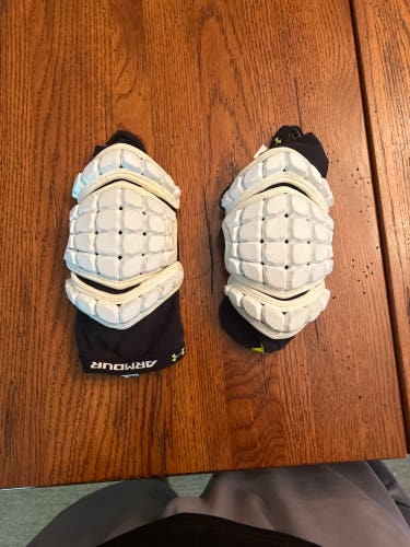 Under Armour Elbow Sleeve Pads