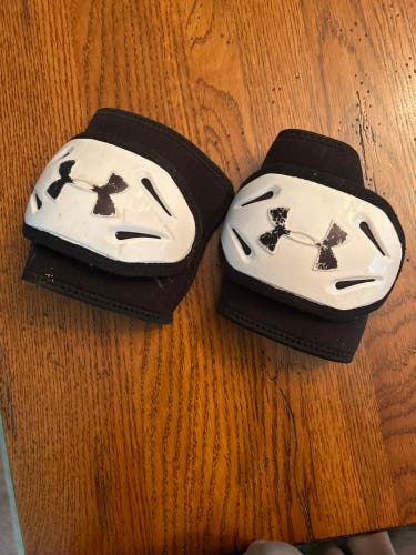 Under Armour Elbow Caps