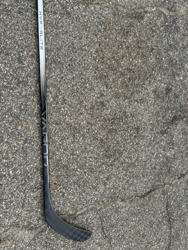 Used Senior Bauer Right Handed P90  Vapor Hyperlite 2 Hockey Stick
