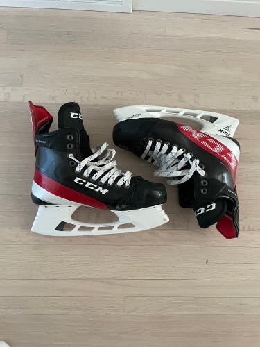 New Senior CCM Regular Width Pro Stock 9 JetSpeed FT4 Pro Hockey Skates