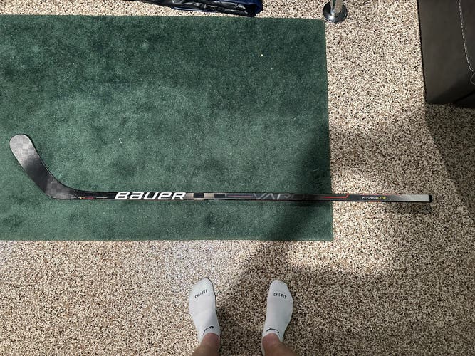 Used Intermediate Bauer Right Handed P92  Vapor Hyperlite Hockey Stick
