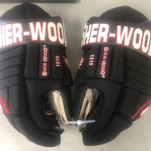 Sherwood 15” hockey gloves