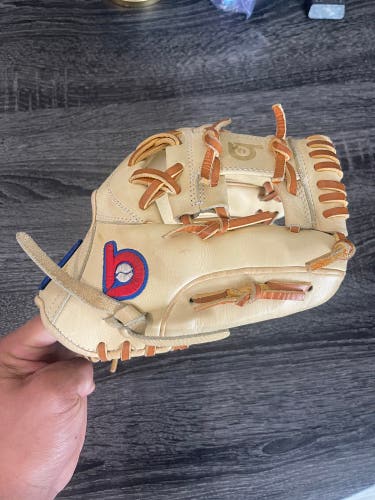 Used Right Hand Throw 11.25" Next play Baseball Glove