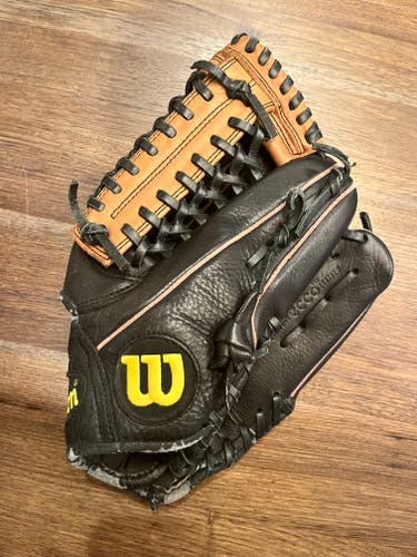 Used Right Hand Throw Wilson Outfield Baseball Glove 11.75"