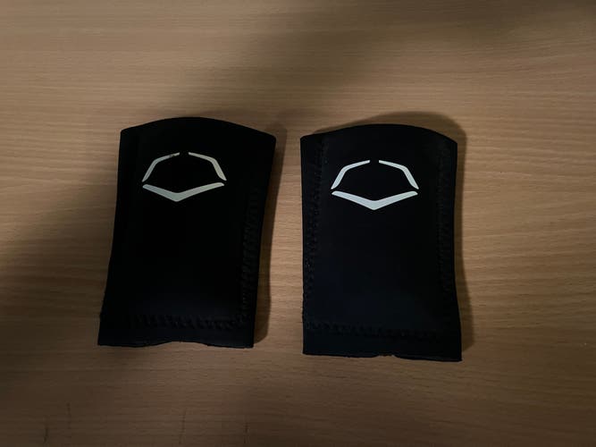 Black Used Senior EvoShield Wrist Guards Wrist w/ Strap