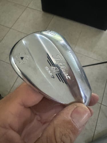 Titleist Vickey Sm7 / 60 Deg 8 Bounce  in right handed