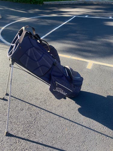 Titleist Standing Golf Bag