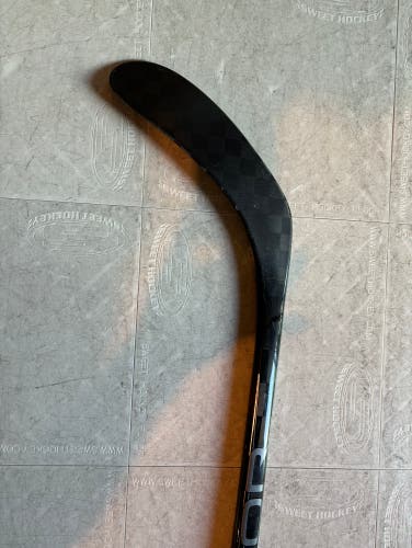 Used Senior Bauer Right Handed P90 Vapor Hyperlite 2 Hockey Stick