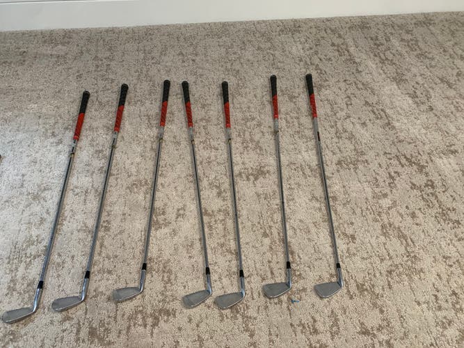 Used Men's Titleist Right Handed 7 Pieces 735.CM Iron Set