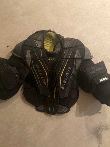 Used  Bauer  Supreme s29 Goalie Chest Protector