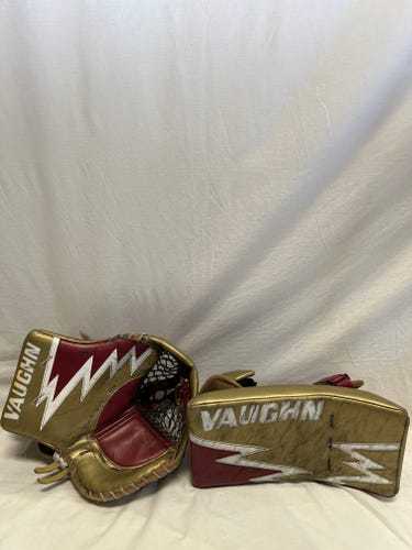 QMJHL Vaughn V9 Pro Carbon Glove Set