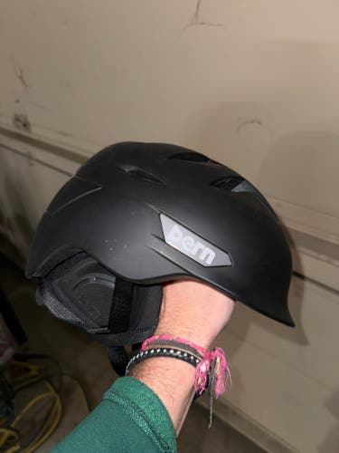 Ski/Snowboard Bern Helmet