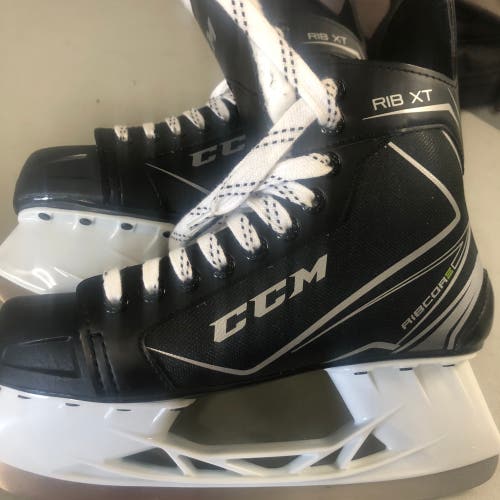Nearly NEW CCM RibXT size 7 skates