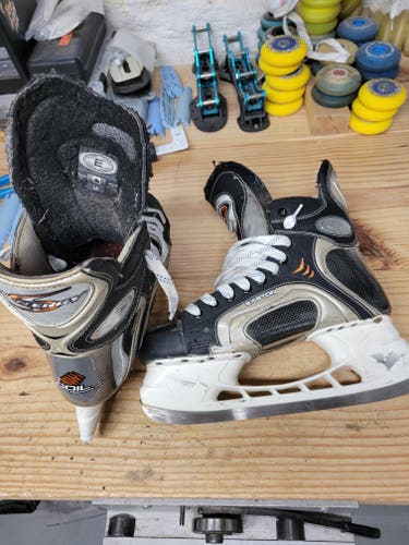 Used Senior Easton Synergy Hockey Skates Regular Width Pro Stock 11