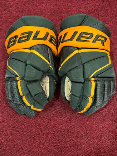 University Of Vermont Bauer hyperlite gloves Size 14 Item#VTG22