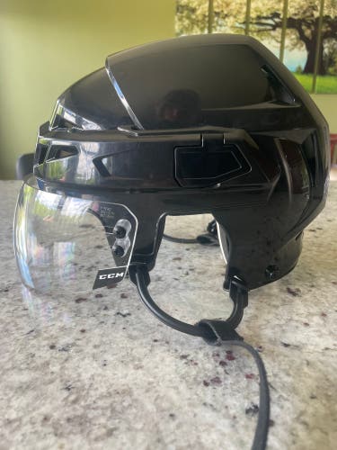 New Pro Stock Large CCM Vector V08 Helmet