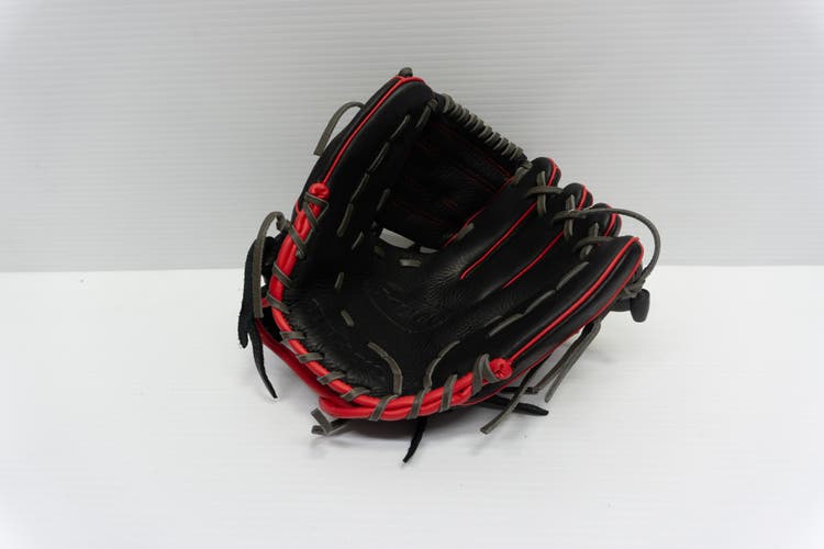 New RH Throw Wilson A1000 Baseball Glove 11" & New RH Throw Wilson A900 Baseball Glove 12"