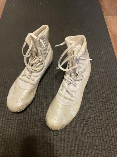 White Used Men's High Top Molded Cleats Highlight