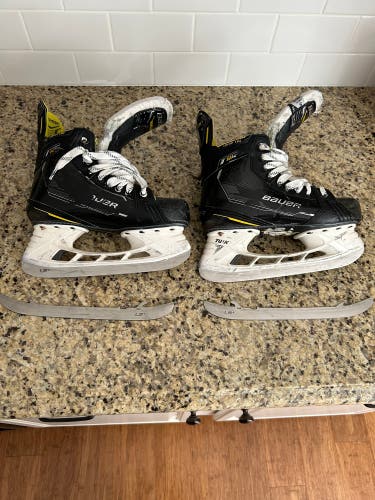 Used Intermediate Bauer  Size 5 Supreme M4 Hockey Skates