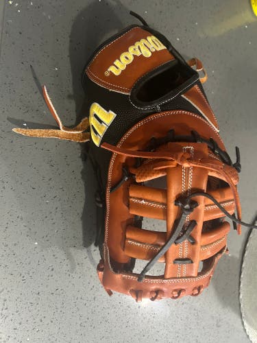New 2023 First Base 12.5" A2000 Baseball Glove
