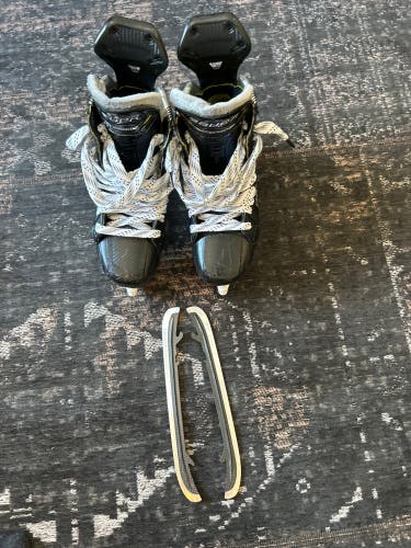 Used Youth Bauer Regular Width 8 Supreme M5 Pro Hockey Skates