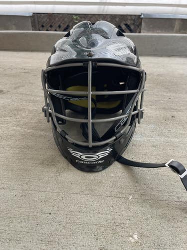 Used Cascade CS-R Youth Helmet